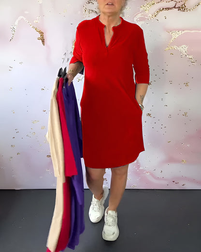 Marja™ | Pehmeää eleganssia yksivärisessä V-kaula-aukkomekossa