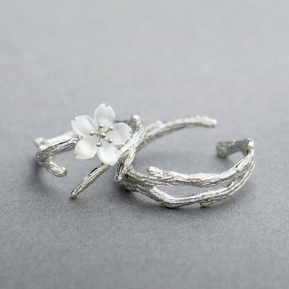 Lovisa™ | Justerbar ring med vit vintageblomma
