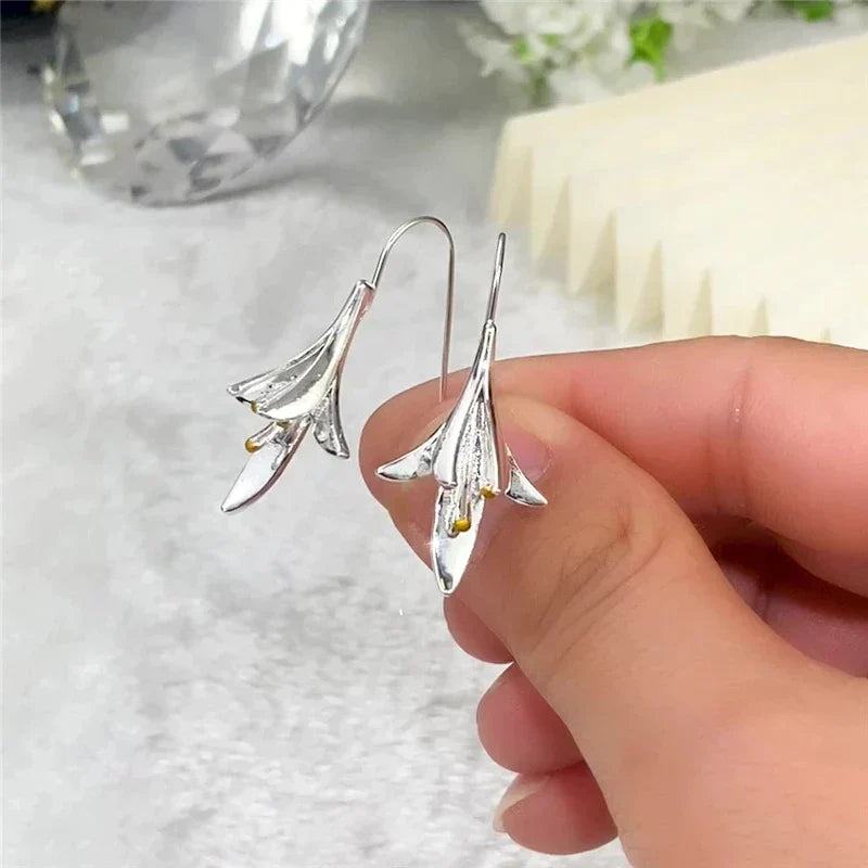 Tyra™ | Silverörhängen med blomma