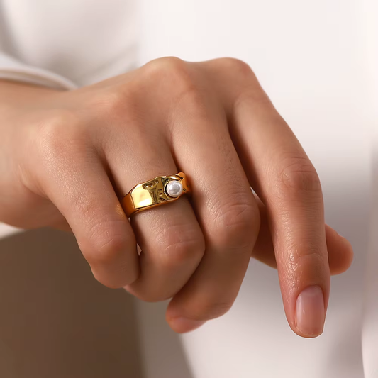 Linnea™ | Vintage ring med naturlig gyllene pärla