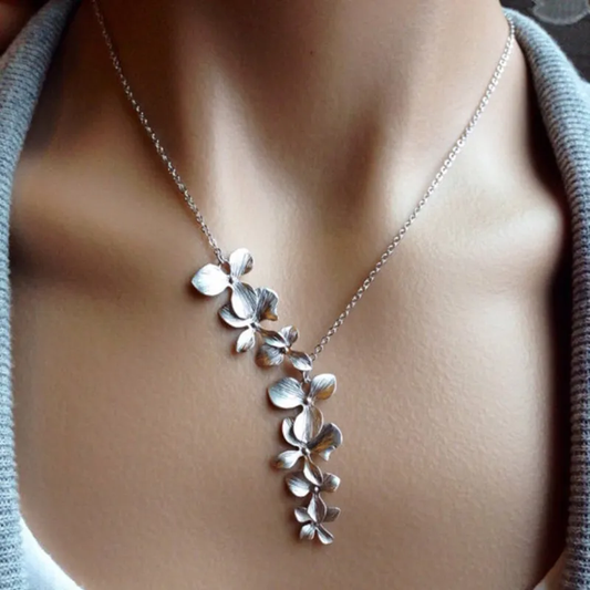 Elsa™ | Vintage silverhalsband med blommor