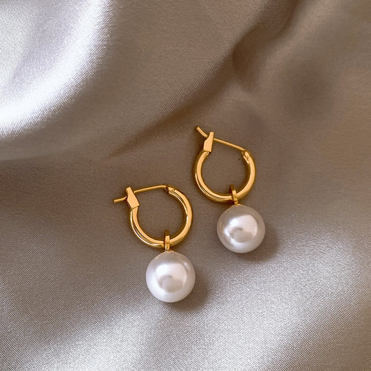 Elvira™ | Eleganta örhängen med gyllene pärlor