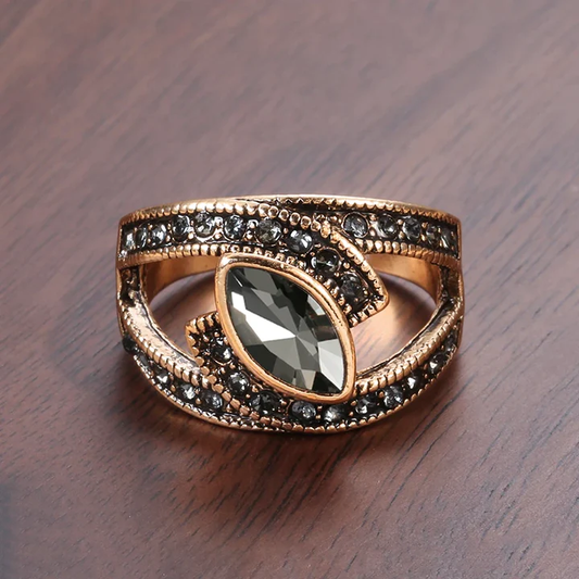 Linnéa™ | Elegant ring med svart kristall